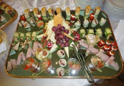 2011 Maj, catering na poslovnem srečanju, 45 gostov --- hladni bife