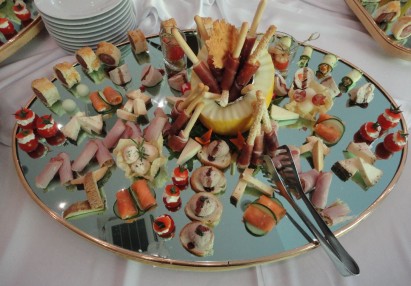 2011 Maj, catering na poslovnem srečanju, 45 gostov --- hladni bife