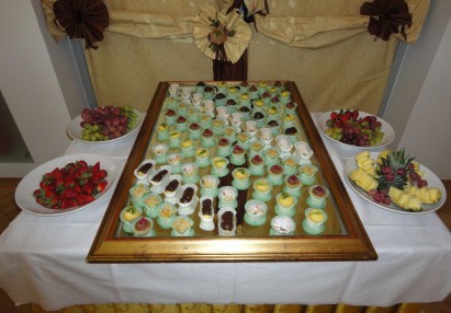 2011 Maj, catering na poslovnem srečanju, 45 gostov --- hladni bife --- sladki del